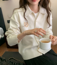 刺绣polo领灰色针织开衫女秋冬学院风感宽松短款翻领毛衣外套