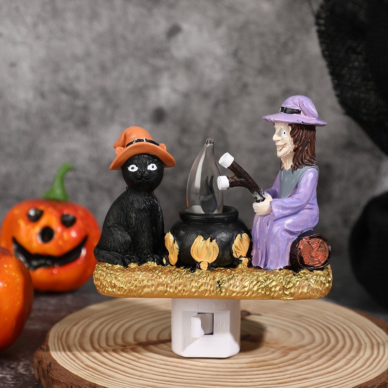 ハロウィーン幽霊魔女ナイトライトかわいい幽霊キャンプファイヤーがちらちらしています。|undefined