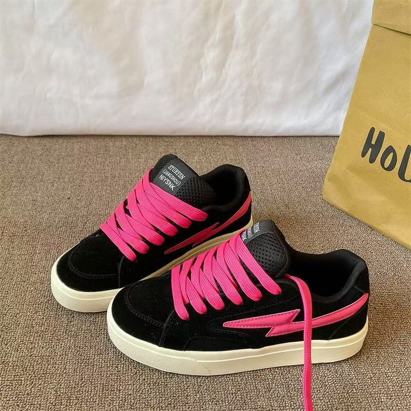 2026 primavera nuevo estilo callejero transpirable y cómodo estilo retro zapatos de skate zapatos blancos pequeños zapatos deportivos casuales para estudiantes