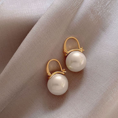 Cross-border new Japanese and Korean fashion niche design high-end retro pearl U-shaped earrings wholesale for women