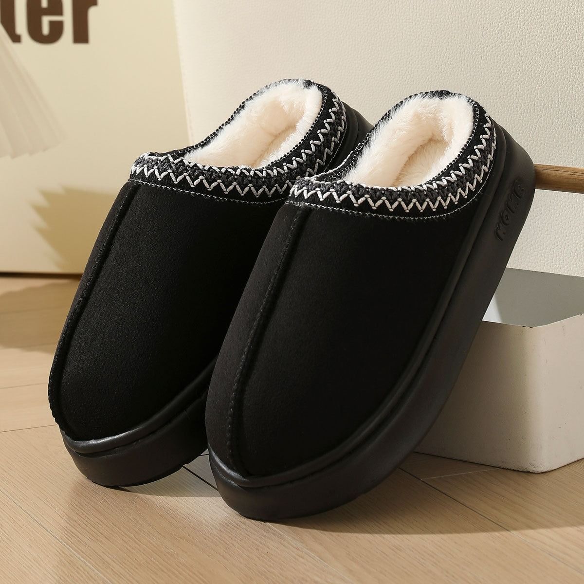 Zapatillas de peluche nuevas zapatillas de algodón de invierno anti-deslizante de invierno para mujeres y hombres. image 6