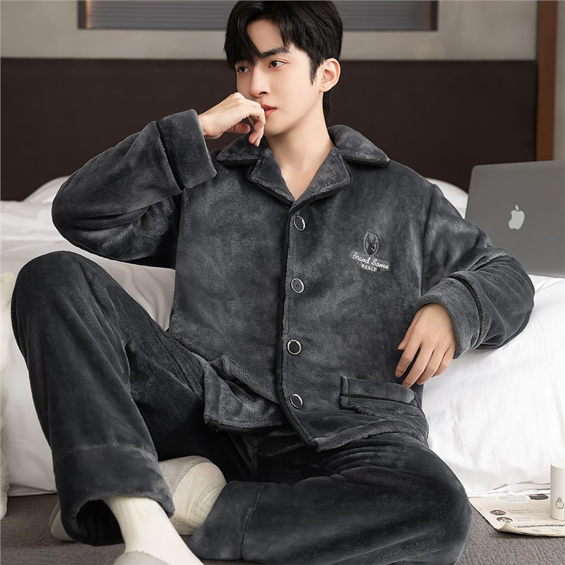 Nuevo invierno de franela de terciopelo grueso pijama hombre joven de mediana edad coral terciopelo ropa de hogar cardigan caliente grande