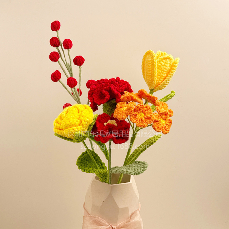 Tulip Not Forget Carnation Flor artificial Rosa Decoración del hogar Lana Ramo tejido de ganchillo hecho a mano Producto terminado