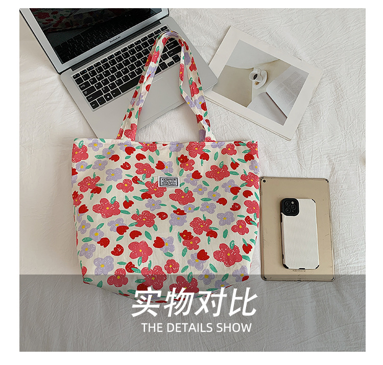 The large-capacity single-shoulder bag for student commuting is a bestseller in early spring. The Korean-style fresh and simple floral fabric bag is a versatile tote bag undefined