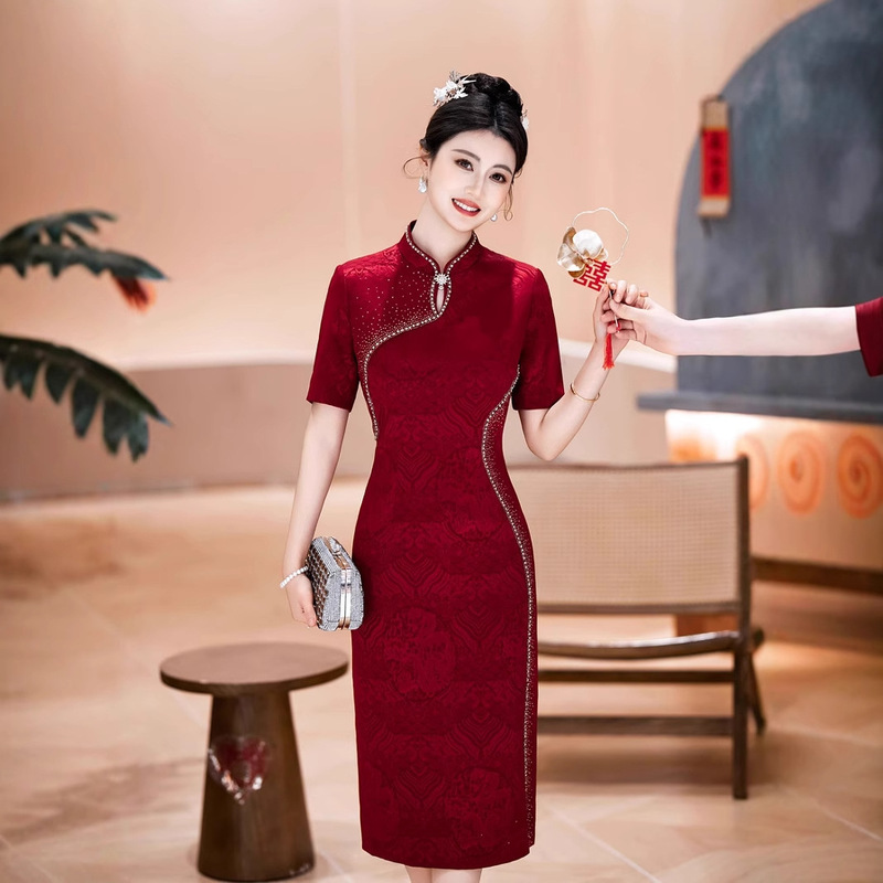 Red Mother-in-law Wedding Dress 2025 New Summer Wedding Acetic Acid Dress Mother's Dress Fashion Long Cheongsam Red Mother-in-law Wedding Dress 2025 New Summer Wedding Acetic Acid Dress Mother's Dress Fashion Long Cheongsam