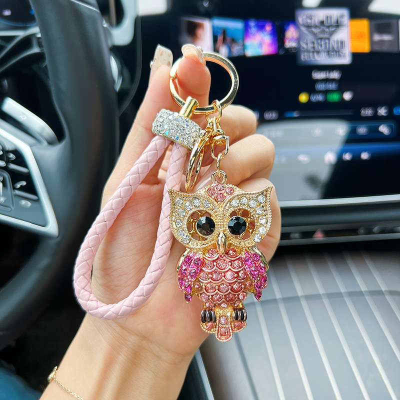 Diamante encimado búho llavero de automóvil bolsas escolares creativas para hombres y mujeres colgantes llavero de automóvil de metal regalos transfronterizos pequeños