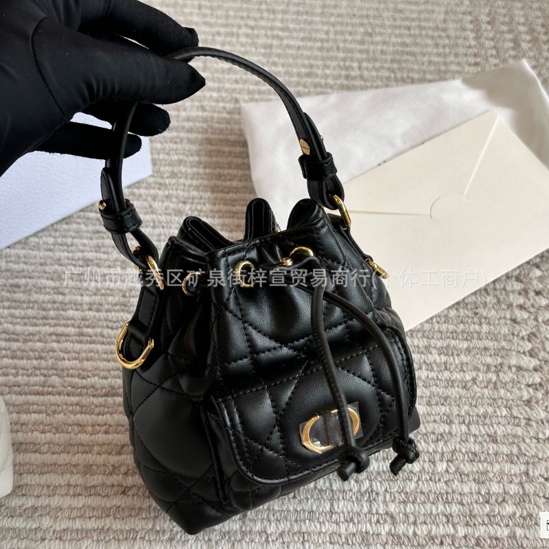 新款caro秋冬系列手拿包女小包细腻小羊皮菱格纹轻奢手提包小拎包|undefined