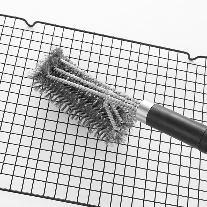 Cepillo de limpieza de barbacoa de acero inoxidable de Amazon Cepillo de limpieza de horno de alambre de acero de tres cabezas de 18 pulgadas Cepillo de parrilla de malla de parrilla BBQ