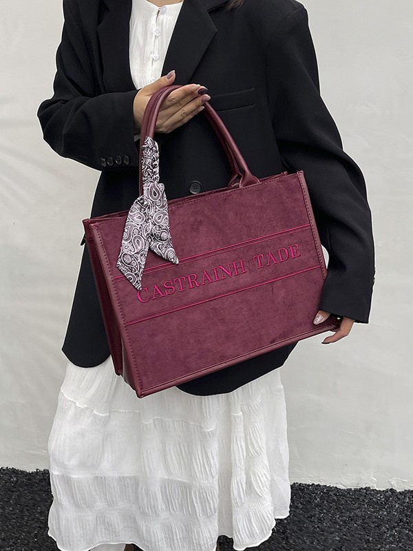 Bolsos de mano de alta textura para mujeres 2025, nuevo tipo transfronterizo de tería retro bordado universal bolso de hombro