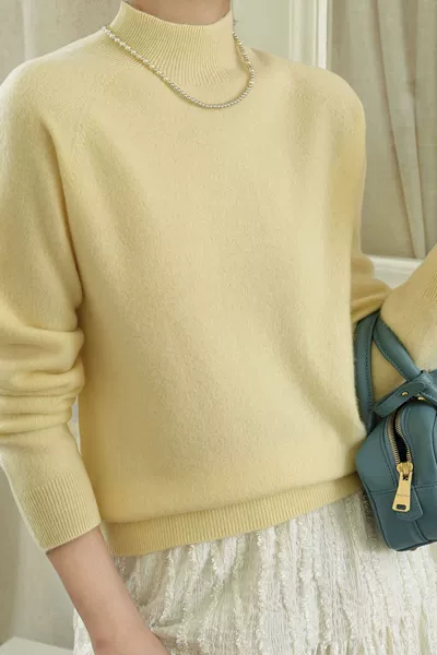 Cauliflower yellow (half turtleneck)