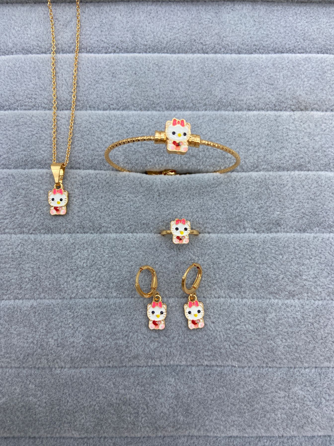 Juegos de joyería para niños transfronterizos de dibujos animados lindos anillos pendientes brazaletes colgante collar adyacente de cuatro piezas