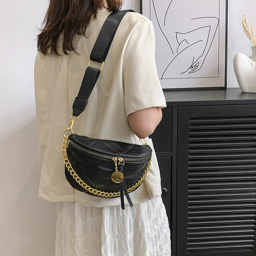 New Spring/Summer Women's Rhombus Chain Bag: Stylish, Versatile Crossbody Bag with Instagram-Worthy Texture, Perfect as a Chic Chest Pocket.