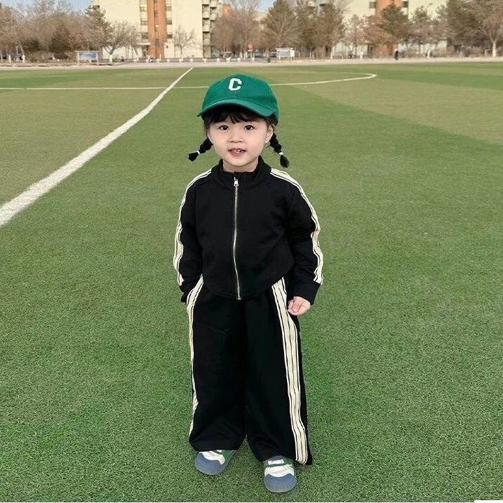 Completo sportivo due pezzi a manica lunga per bimba_voghion.com