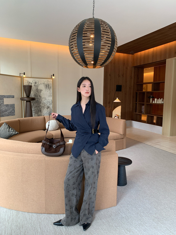 诠释美 NEWOPEN 25秋休闲显瘦棉混纺深色印花直筒牛仔长裤女F6305|undefined