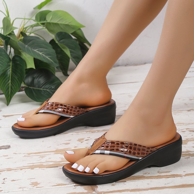 Women's Casual Solid Color Round Toe Platform Sandals display picture 3