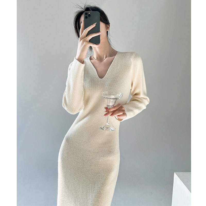 Women's knitted inner dress with overcoat French Chanel style white V-neck slim-fit sweater dress autumn and winter Women's knitted inner dress with overcoat French Chanel style white V-neck slim-fit sweater dress autumn and winter