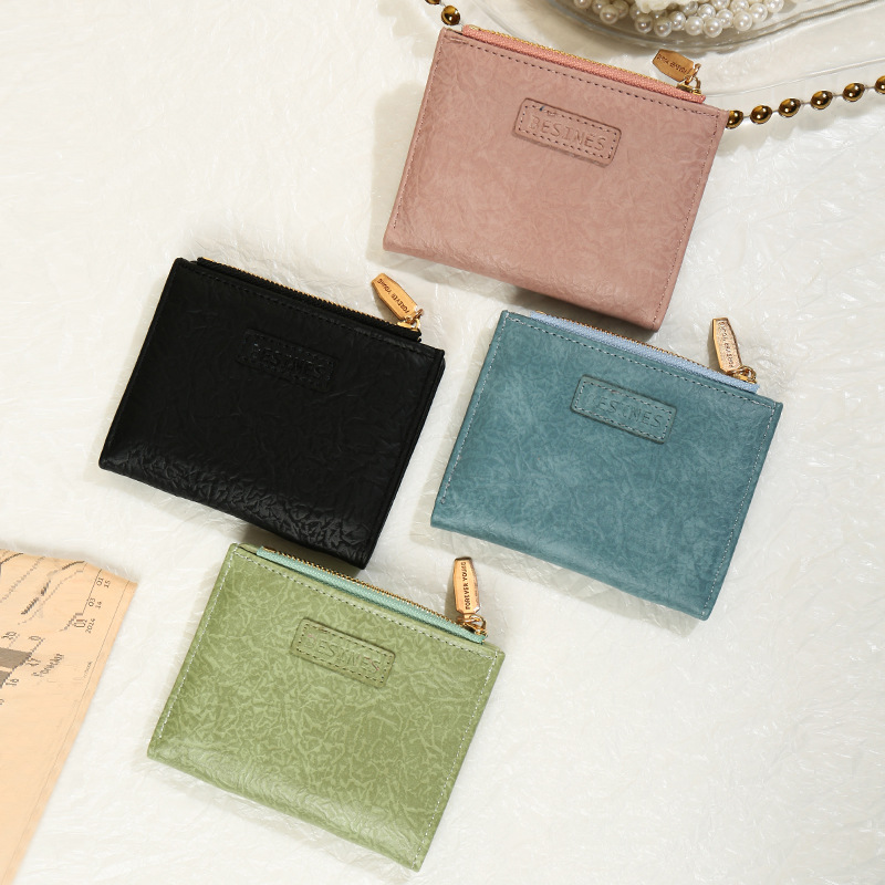 New retro small wallet, short style, student-friendly, European and American fresh folding design, simple and artistic, with buckle and zipper.