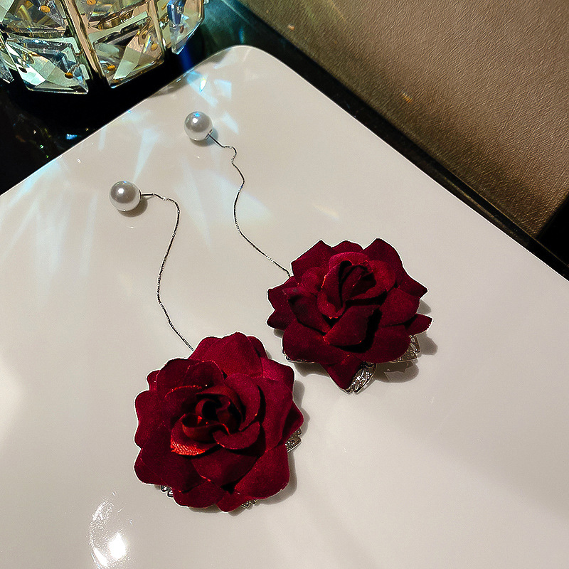 Pendientes de Perlas con Flor Roja y Aguja Plateada, Estilo Retro Francés, Pendientes Sencillos y Versátiles para el Día a Día, Venta al por Mayor
