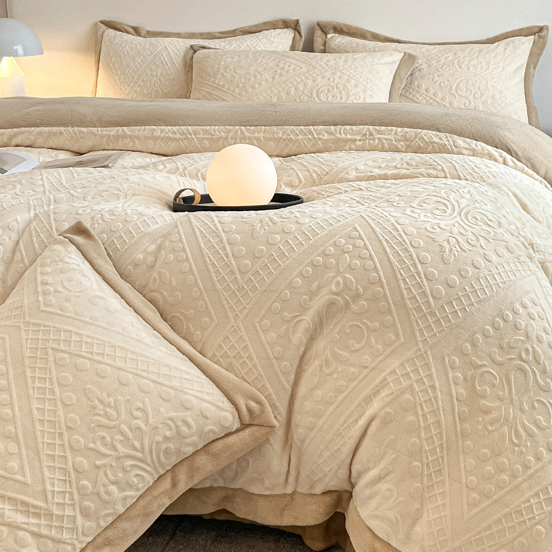 Luz de lujo tallado de leche de seda de cuatro piezas en invierno engrosado cálido coral edredón sábanas de peluche de tres piezas