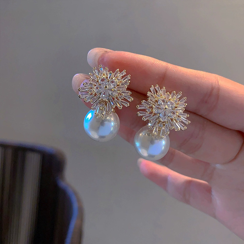 Eleganti orecchini di perle con strass a forma di fiocco di neve, dal temperamento super scintillante, orecchini di lusso leggeri, da donna_voghion.com
