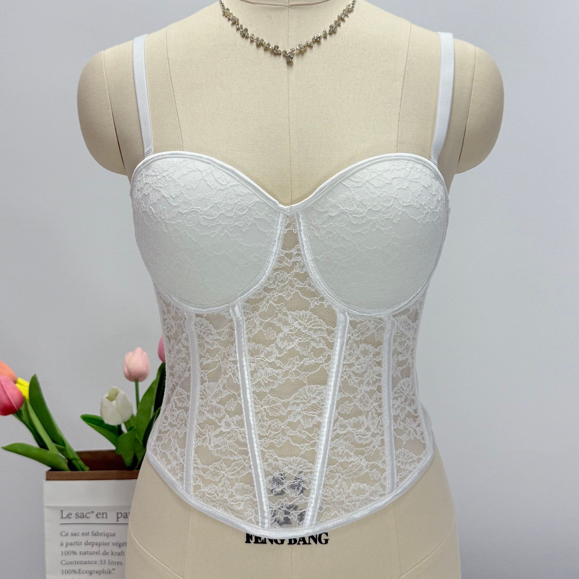 Stropløs korset i blonder til mavekontrol og kropsformning_voghion.com
