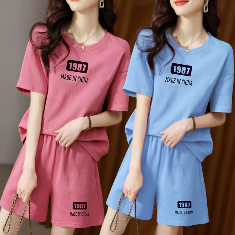 Стильный летний спортивный костюм для женщин 2025 года, тонкий, свободного кроя, универсальный, из двух предметов: шорты и футболка с коротким рукавом.