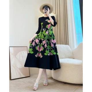 一件代发三宅褶皱连衣裙秋季女新款甜美花苞裙奶油蛋糕裙黑色长裙