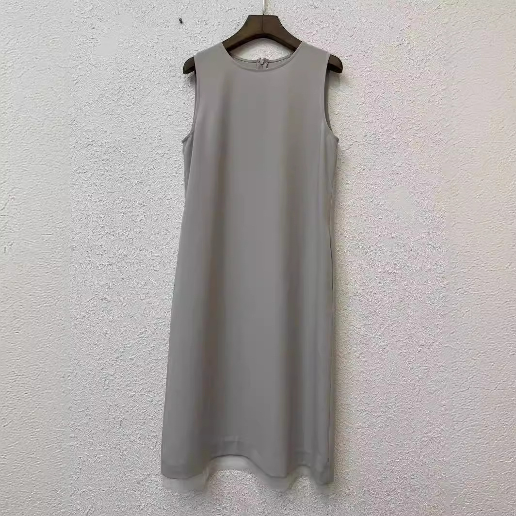 Elegant summer dress with sleeves with a round collar sleevless