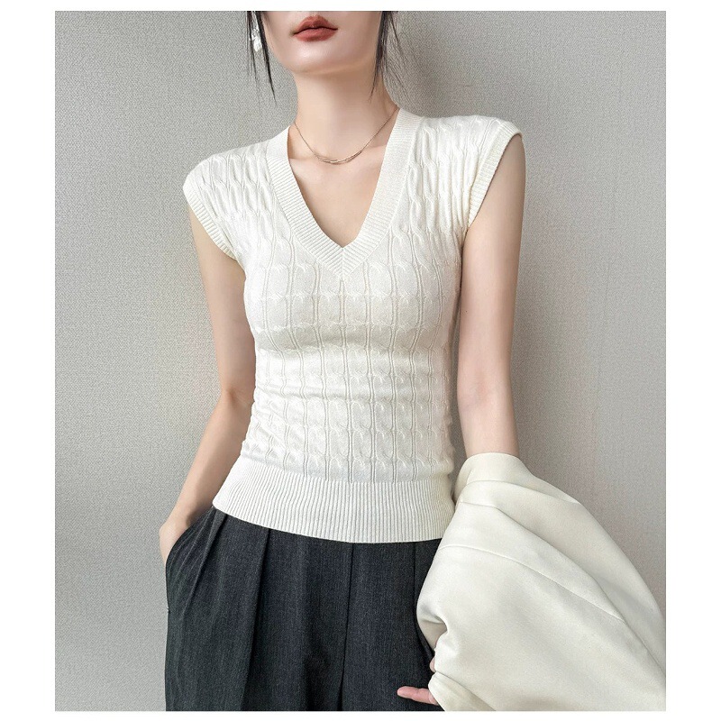 2026 New Spring and Summer Slim-Fit Sleeveless V-Neck Retro Cable Knit Vest Top 2026 New Spring and Summer Slim-Fit Sleeveless V-Neck Retro Cable Knit Vest Top