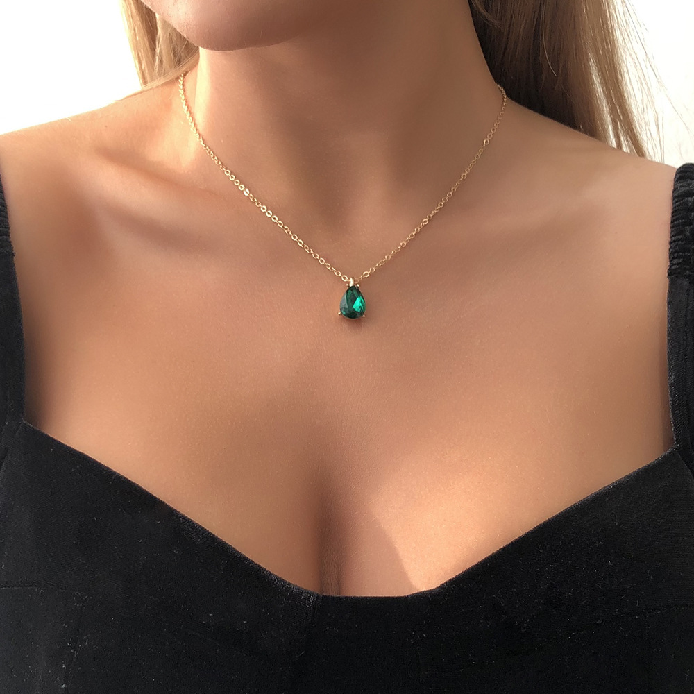 5g Weight Necklace Classification Wedding, Travel Occasion Alloy Material Geometric Pattern Women'S Gender Fashion Style White, Green, Gold Color Fashion Geometric Alloy Wholesale Pendant Necklaces 3