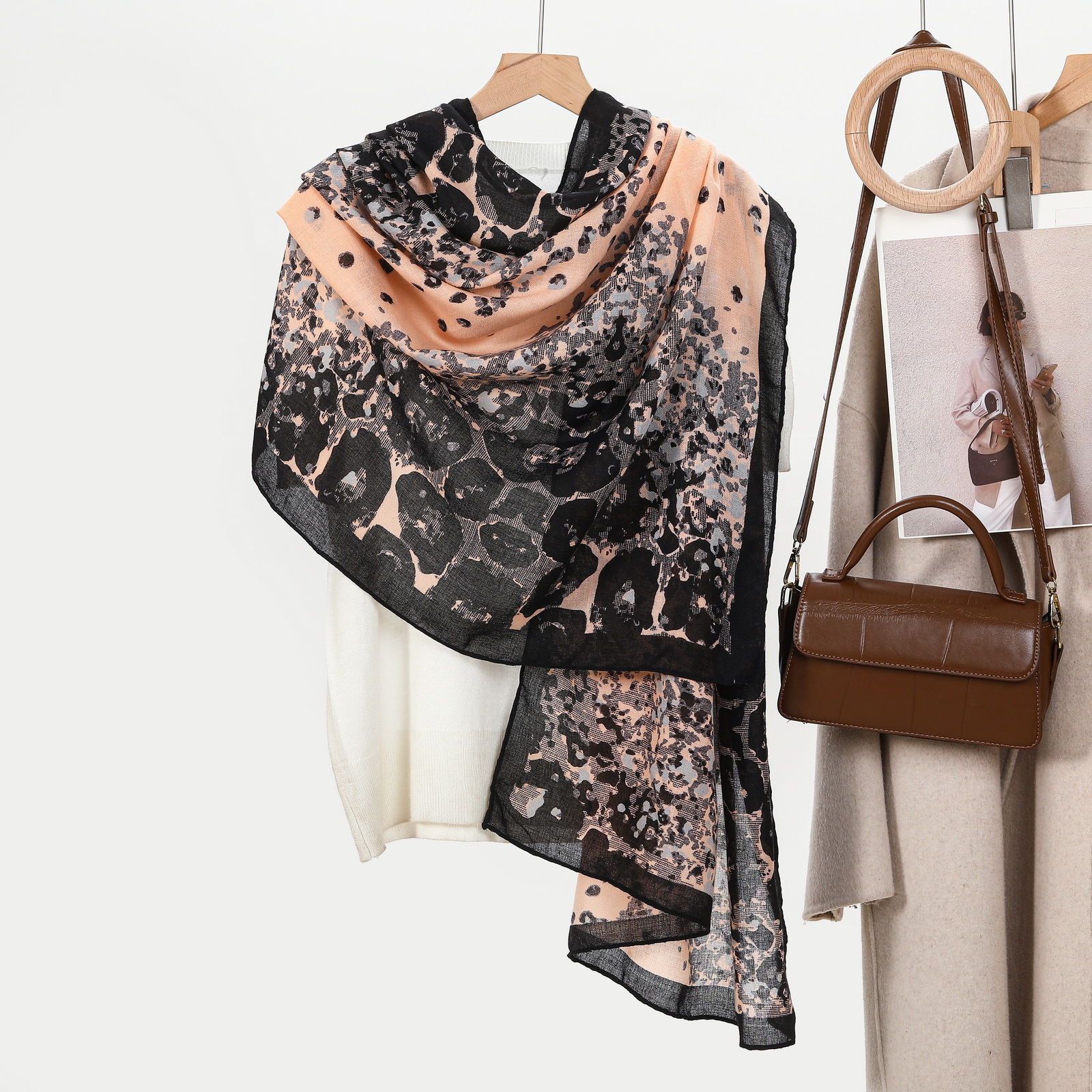 스톤 패턴 롱 스카프 블랙 핑크