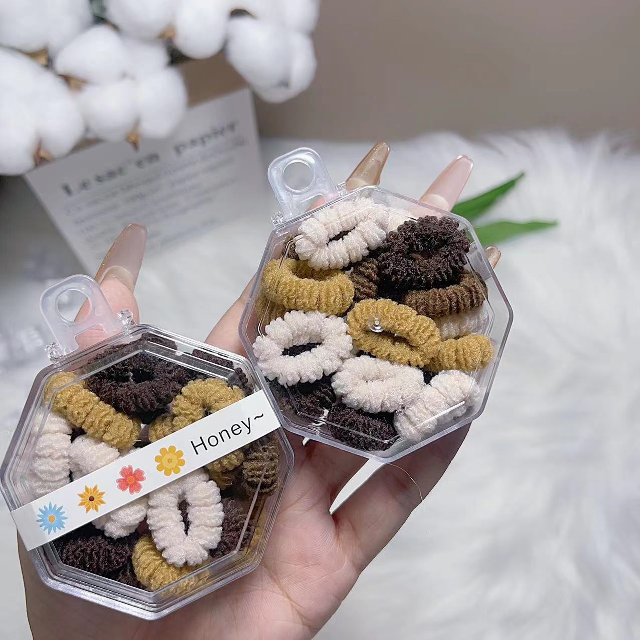 Anillo de pelo de diente de flor octogonal pequeño al por mayor para niños engrosado sin dañar el cabello, elástico, duradero, estilo princesa, anillo de toalla de color caramelo