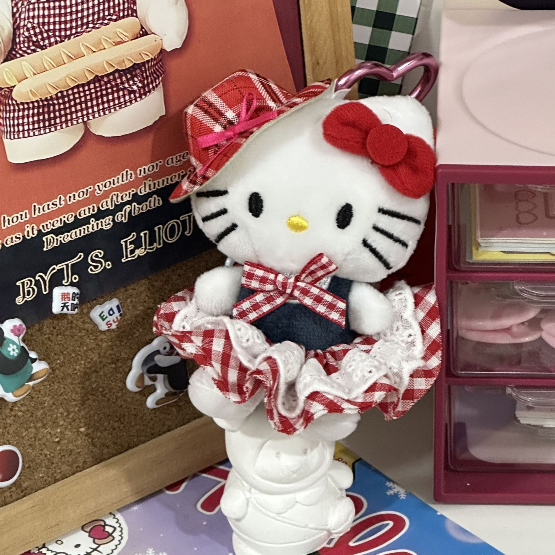 黒麦わら帽子キティ帽子ベビーペンダントラブバックル人形人形かわいいヘップバーンスタイルペンダントキーホルダー