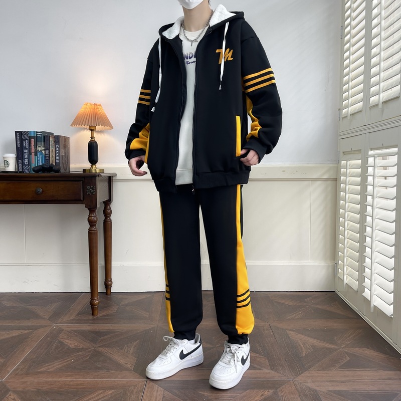 Invierno juvenil con camisa encapuchada gruesa, camiseta, pantalones casuales, ropa de moda al aire libre, hombre