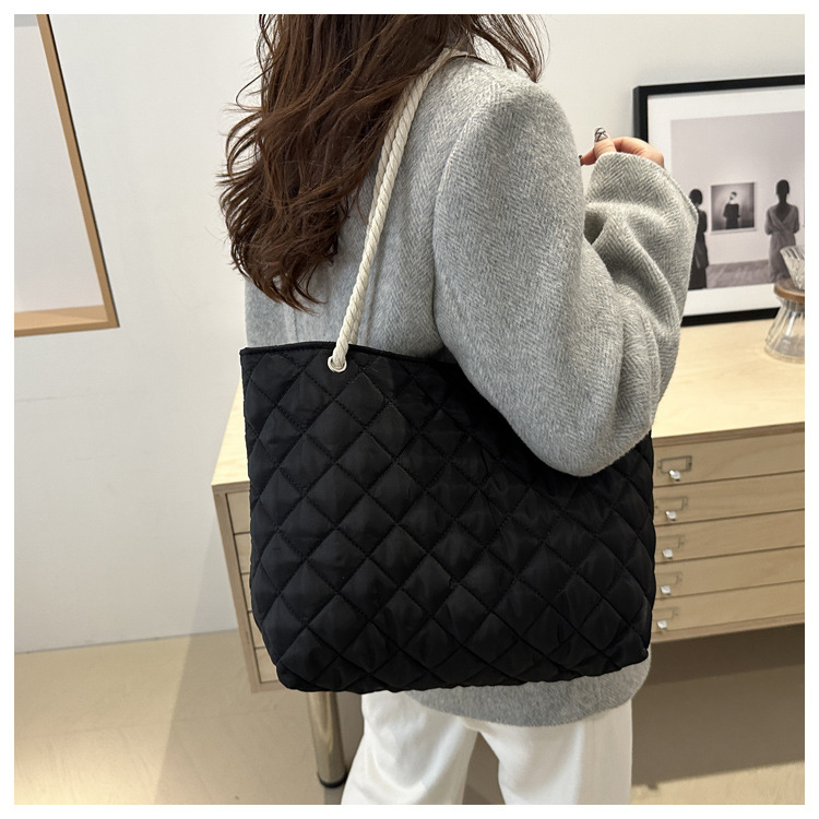 166g Weight Polyester Lining Material Sewing Thread Fashion Element Zipper Closure Type Double Shoulder Straps Strap Type Tote Bag Bags Type Casual, Daily, Shopping Occasion Nylon Material Solid Color, Lingge Pattern Autumn&Winter Season Women's Gender Classic Style Style Square Shape Women's Nylon Solid Color Lingge Classic Style Sewing Thread Square Zipper Tote Bag 18