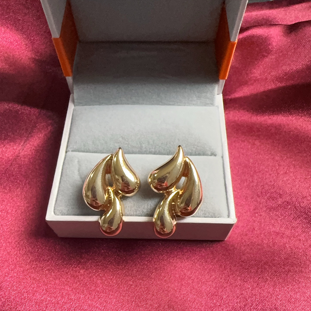 2024 nueva moda personalidad simple pendientes de gota de agua irregular nicho universal pernos de temperamento