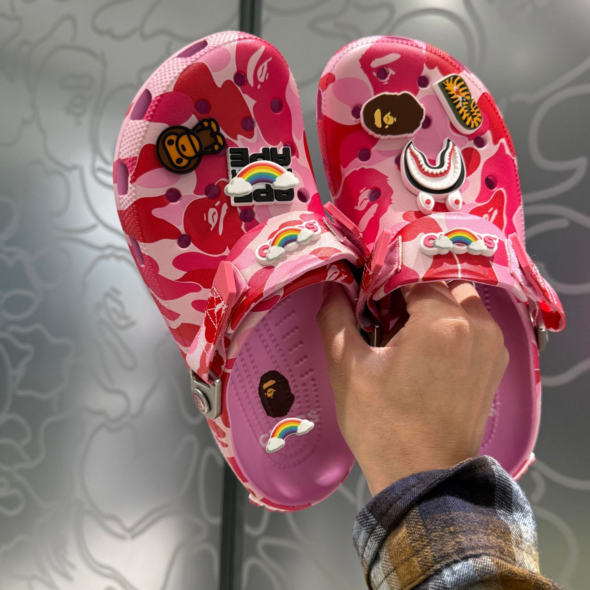 Cabeza de mono en stock, zapatos de camuflamiento de pareja, zapatillas de playa antideslizantes frías al por mayor.