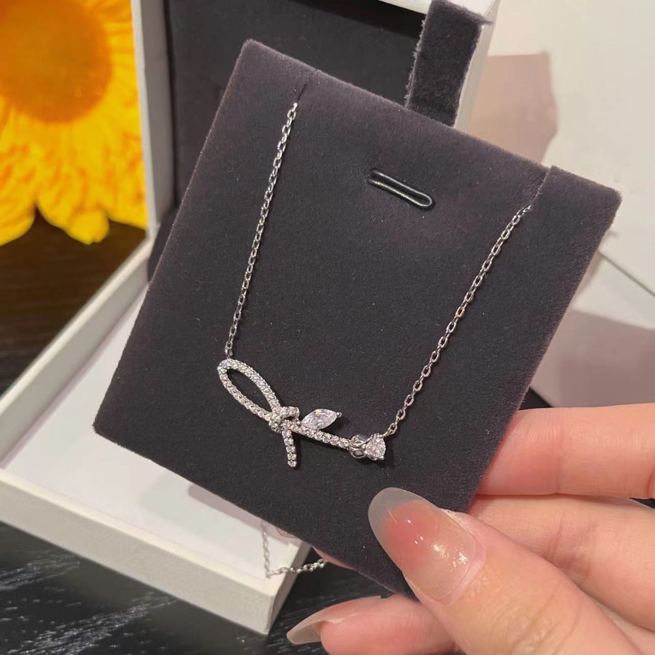 Rosa nudo Collar para mujer ins estilo nicho alto sentido Internet celebridad clavícula cadena versátil temperamento collar Accesorios
