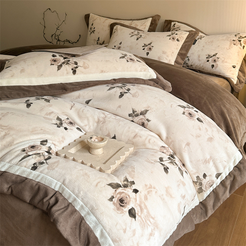High-End Retro Style 5kg Heavy Mousse Milk Velvet Accessible Luxury Four-Piece Winter Quilt Cover French Thickeneded Velvet Bed Sheetss