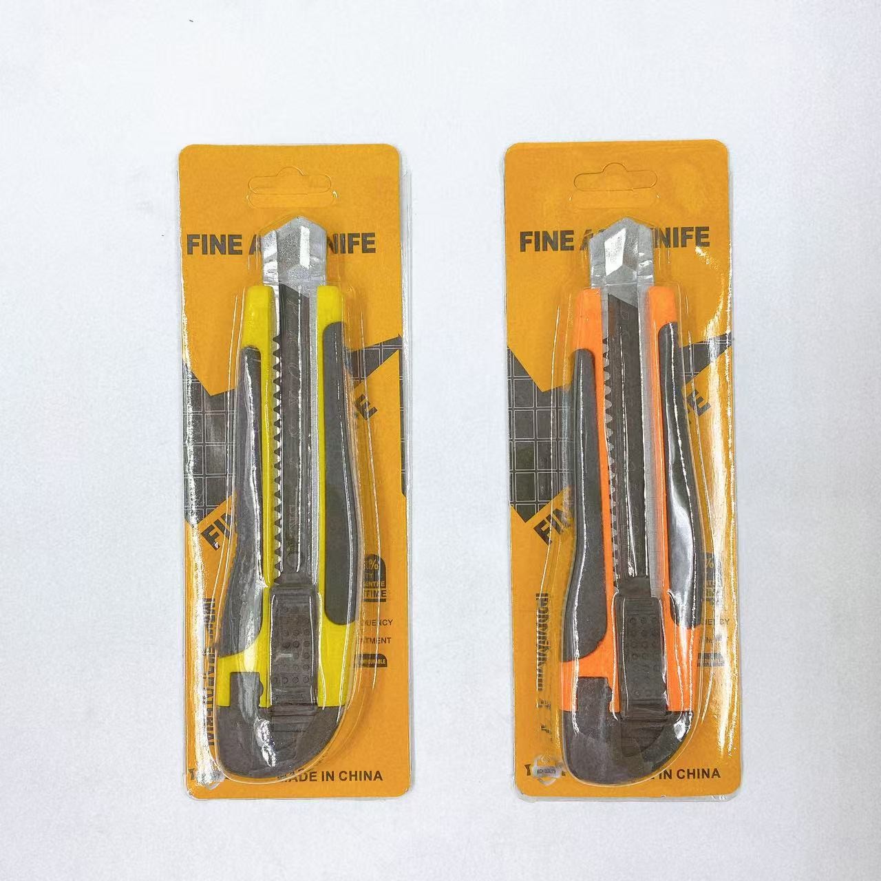 Cuchillo de uso general con tarjeta de succión Cuchillo de papel de desmontaje expreso grande Cuchillo de papel tapiz Cuchillo de desembalaje Color engrosado Papelería de oficina al por mayor