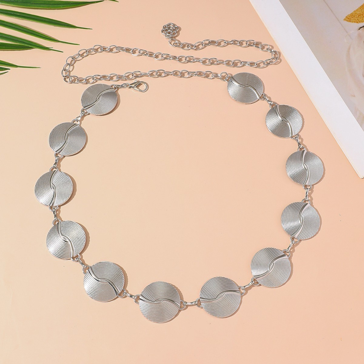 Cadena para la cintura, cadena corporal. La cadena geométrica de metal para la cintura más vendida en Amazon para mujeres, moderna y sofisticada, sexy cinturón circular para el cuerpo._voghion.com