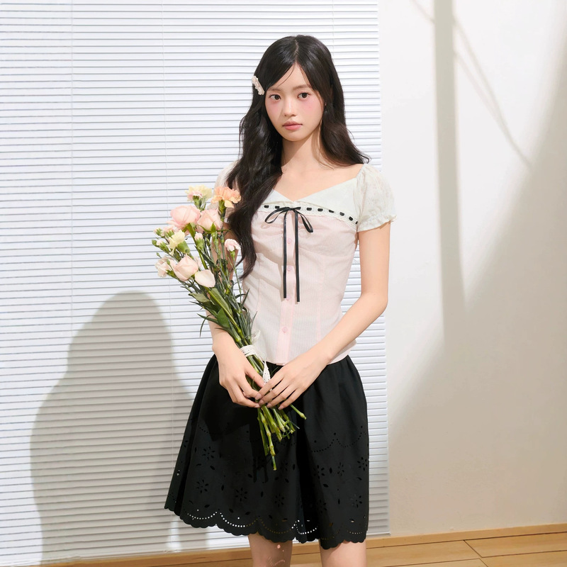 Umoumo Summer Versatile Stylish Embroidered Color-Block Lace Puff Sleeve Slim-Fit Short-Sleeve T-Shirt Top Umoumo Summer Versatile Stylish Embroidered Color-Block Lace Puff Sleeve Slim-Fit Short-Sleeve T-Shirt Top
