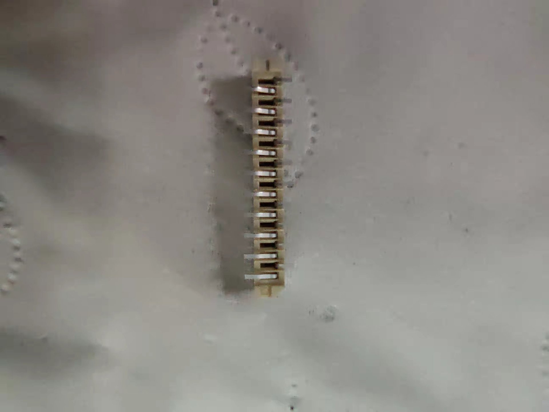 FPC-1.0mm连接器1.0间距无锁无盖立式贴片交叉错位脚10P/20P