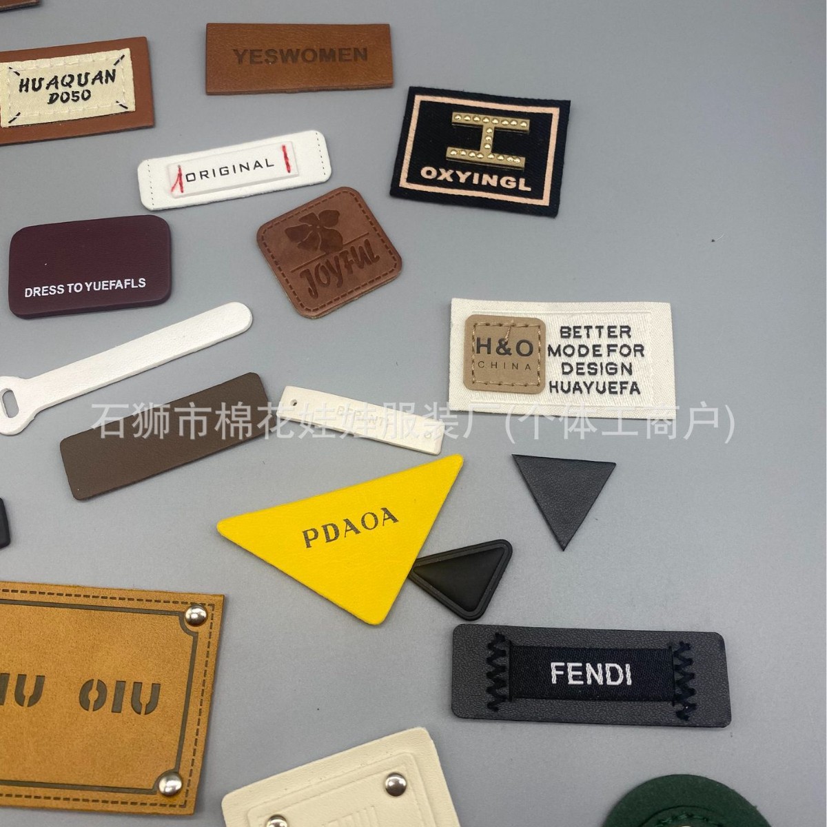 2025服装滴塑标潮牌家纺箱包鞋帽透明环保硅 胶标立体胶章软胶