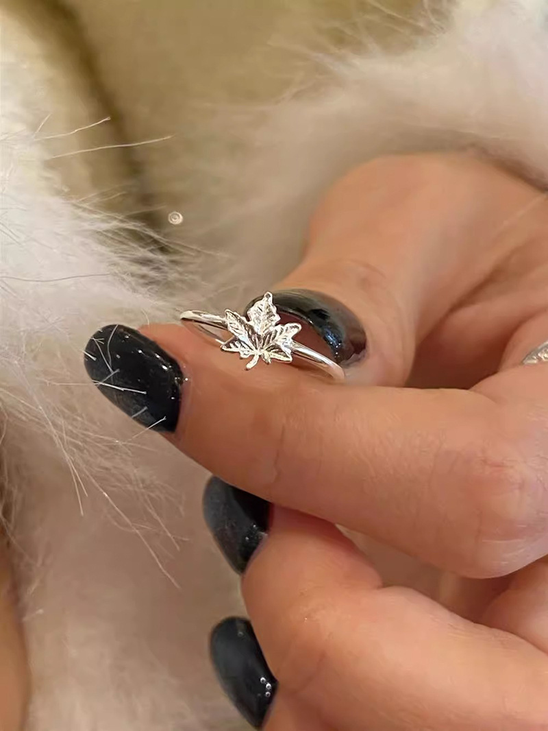 Anello da donna con foglia d'acero, leggero e alla moda, per l'indice, design di nicchia in stile coreano, tendenza con anello aperto regolabile_voghion.com