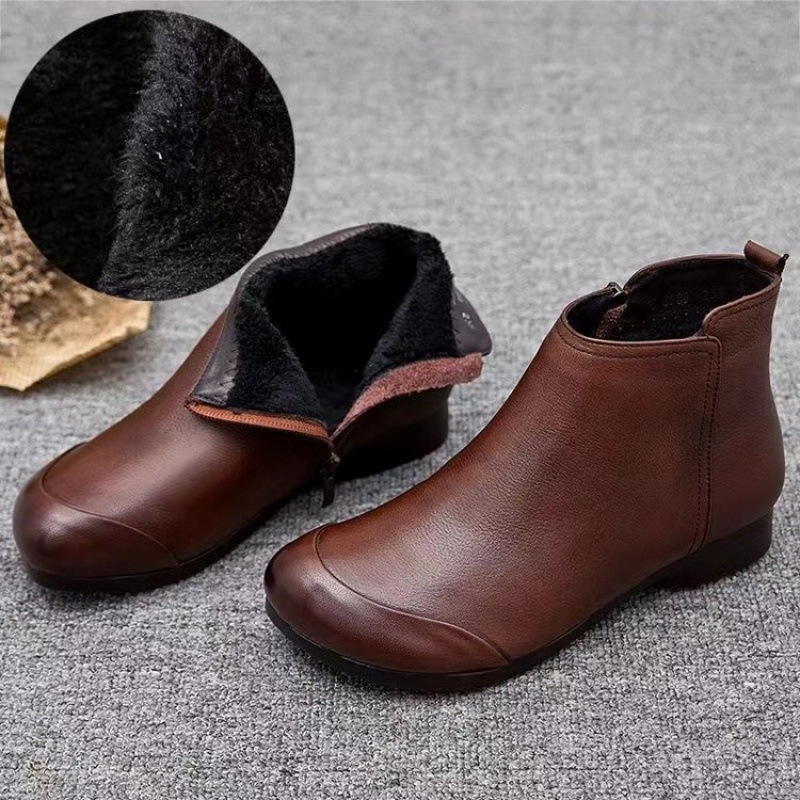 Retro insulated “mom shoes”