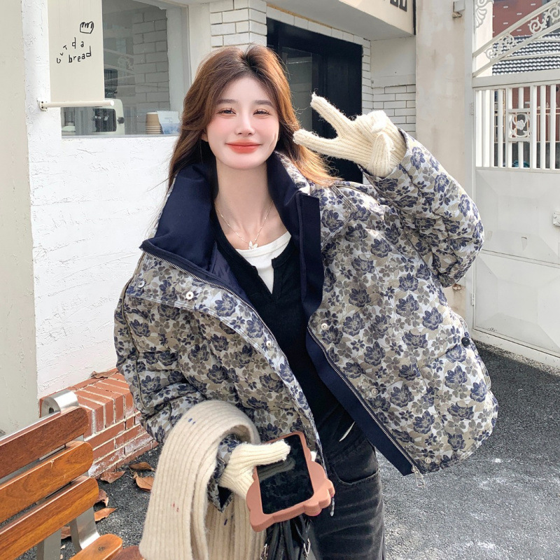 French Retro Design White Duck down Jacket for Women 2025 Winter New Contrast Color Stitching Casual Style 90 down Jacket