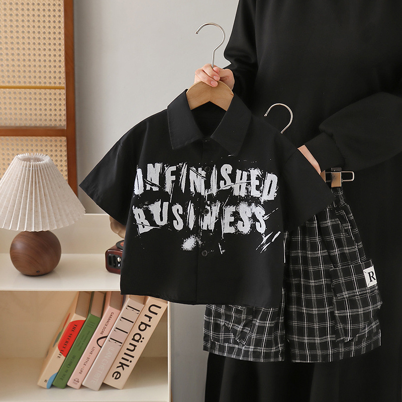 7195 traje de verano para niños y niñas 2025 nueva camisa falsa de dos piezas para niños de manga corta ropa fina de verano de dos piezas