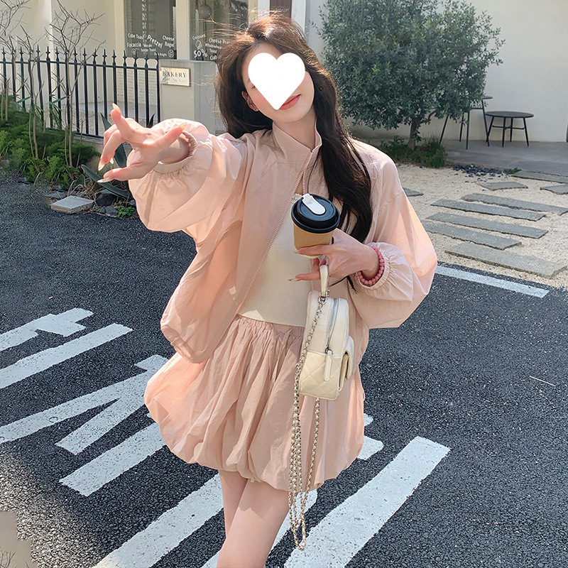 女性用ピンクのショートトップとバドスカートスーツ、夏の甘い服装、日焼け止め服とスカートの2点セットの完全なセット|undefined