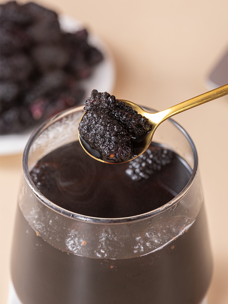 Freeze Dried Mulberry Fruit Dried Sang Shen Mulberry Tea and Wine Making 75g Jar in use